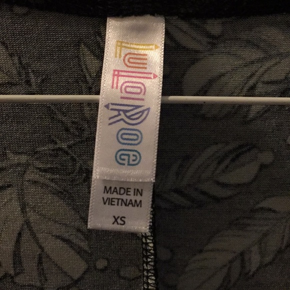 Lularoe XS Perfect T - Picture 2 of 4